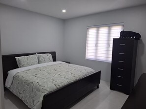 4 bedrooms, desk, free WiFi, bed sheets