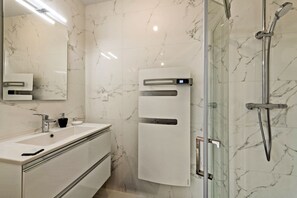 Hair dryer, towels