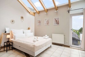 1 bedroom, desk, iron/ironing board, travel crib - City oasis Fulda with flair I Whirlpool I Balcony I 2xParking I Coffee I WLAN (Künzell)