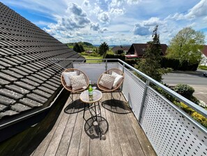 Terrace/patio - City oasis Fulda with flair I Whirlpool I Balcony I 2xParking I Coffee I WLAN (Künzell)