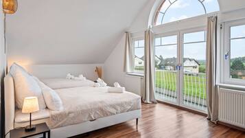 1 Schlafzimmer, Schreibtisch, Bügeleisen/Bügelbrett, Reisekinderbett