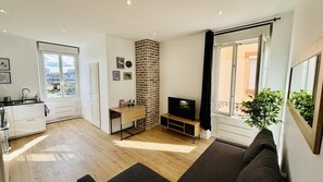 Smart TV, video library - Comfortable modern T2 near metro (Oullins-Pierre-Bénite)