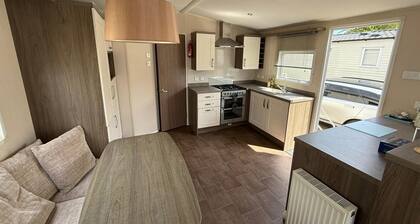 Luxury 2 Bedroom Caravan Pets Stay Free