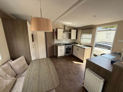 Luxury 2 Bedroom Caravan Pets Stay Free