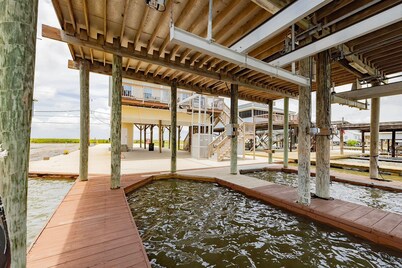 Waterfront Retreat w/ Dock, Deck, & Ice Machine – Fish & Relax!
