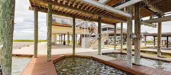 Waterfront Retreat w/ Dock, Deck, & Ice Machine – Fish & Relax!