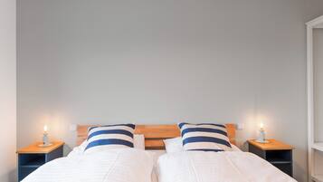 3 Schlafzimmer, Schreibtisch, Bügeleisen/Bügelbrett, Reisekinderbett