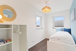 Iron/ironing board, WiFi, bed sheets