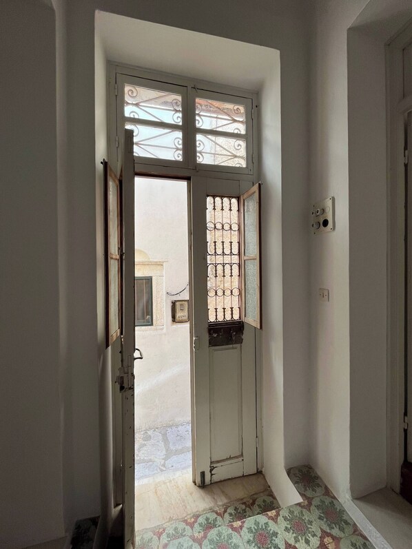 Shared Dormitory, 3 Bedrooms, Smoking, Balcony | Property entrance