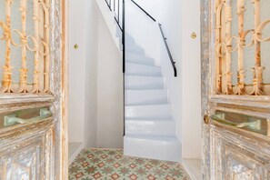 Shared Dormitory, 3 Bedrooms, Smoking, Balcony | Property entrance