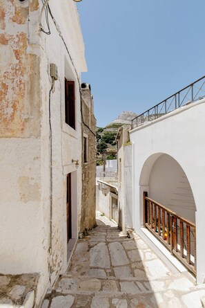 Shared Dormitory, 3 Bedrooms, Smoking, Balcony | Exterior