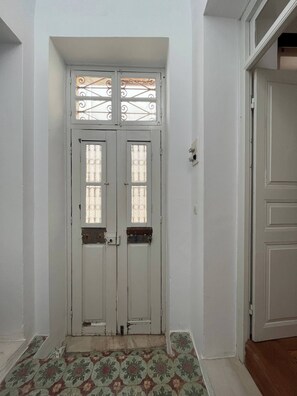 Dortoir Partagé, 3 chambres, fumeurs, balcon | Entrée de l’hébergement