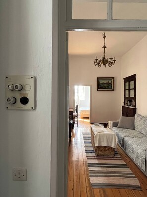 Shared Dormitory, 3 Bedrooms, Smoking, Balcony | Living room