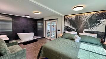 1 Schlafzimmer, Schreibtisch, Bügeleisen/Bügelbrett, Reisekinderbett