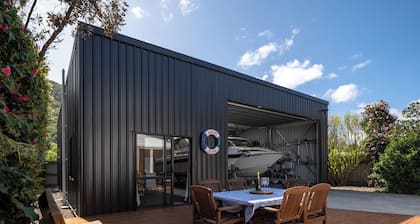 Beach Road Oasis - Waikawa Holiday Home