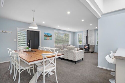 Beach Road Oasis - Waikawa Holiday Home