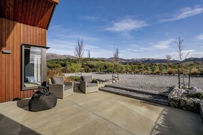 Terrace/patio - Eight On Jackson - Luggate Holiday Home (Cromwell)
