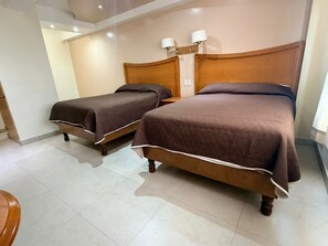 基本雙人房 | 書桌、手提電腦工作空間、免費 Wi-Fi