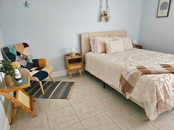 3 bedrooms, iron/ironing board, WiFi, bed sheets