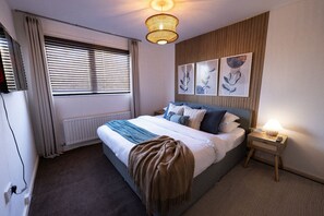 3 室のベッドルーム、アイロン / アイロン台、WiFi (無料)、ベッドシーツ