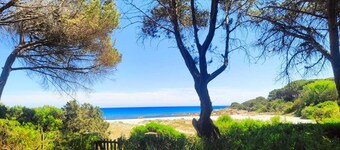 Beachfront villa, right ON SAND!