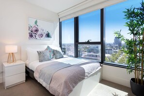 2 bedrooms, desk, iron/ironing board, WiFi