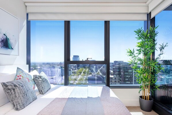 2 bedrooms, desk, iron/ironing board, WiFi