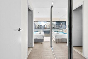 2 bedrooms, desk, iron/ironing board, WiFi