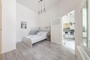 2 bedrooms, in-room safe, desk, iron/ironing board