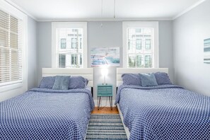 2 chambres, fer et planche à repasser, Wi-Fi, draps fournis