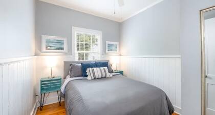 Cozy Downtown Charleston Apt