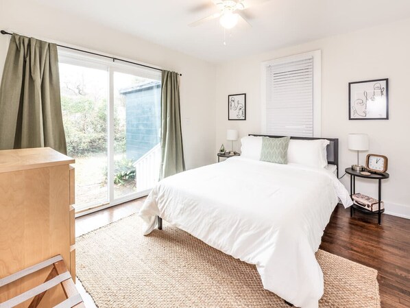 3 bedrooms, desk, iron/ironing board, travel crib