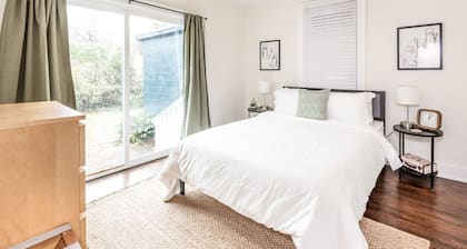 Adorable 3br/2ba Home~Convenient to Everything!