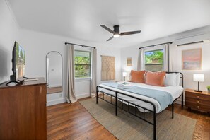 2 عدّة غرف نوم ومكواة/لوح كي وسرير سفر وواي فاي