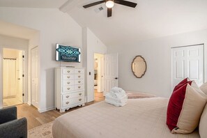 3 bedrooms, desk, iron/ironing board, WiFi