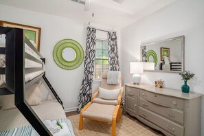 3 Schlafzimmer, Schreibtisch, Bügeleisen/Bügelbrett, WLAN