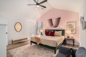 Desk, iron/ironing board, WiFi, bed sheets