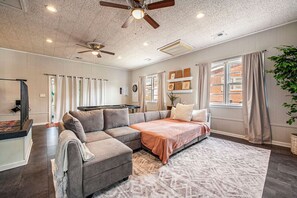 Unclassified image, 4 of 25, button