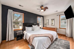 2 bedrooms, iron/ironing board, travel crib, WiFi - Waylyn Chic~Very Convenient Location, Pool Table! (North Charleston)