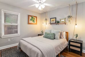 3 bedrooms, desk, iron/ironing board, travel cot