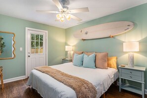 3 Schlafzimmer, Schreibtisch, Bügeleisen/Bügelbrett, Reisekinderbett