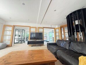 Smart-tv, tv-spel, böcker och printers