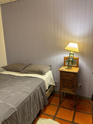 3 chambres, bureau, Wi-Fi gratuit, draps fournis