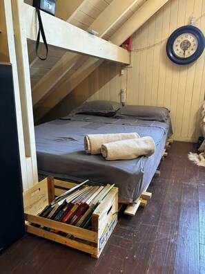 3 quartos, escrivaninha, Wi-Fi de cortesia, roupa de cama