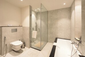 Suite, 1 King Bed, Non Smoking, Bathtub (Separate Living Room) | Free WiFi - Best Western Plus Phagwara (Shaheed Bhagat Singh Nagar)