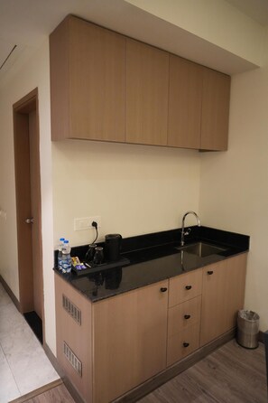 Suite - 1 kingsize-seng - ikke-ryger - badekar (Separate Living Room) | Privat tekøkken