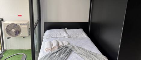 1 bedroom, desk, free WiFi, bed sheets