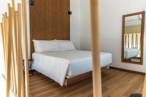 BĂŒgeleisen/BĂŒgelbrett, WLAN, BettwĂ€sche