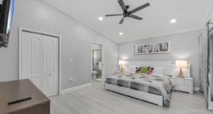 3 Bedroom 2 Bath with Pool in Miami