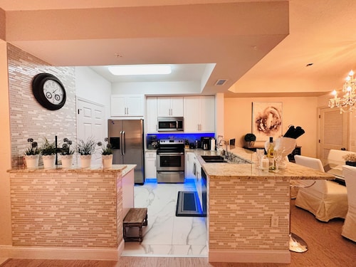 "Home away like home"-luxury, relaxing tropical escape to a sunshine state